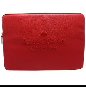 Kate Spade Hot Chili Sienna logored laptop case